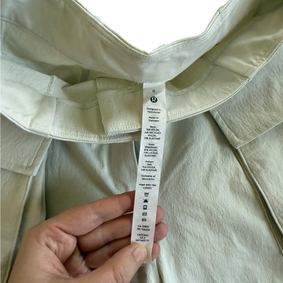 Lululemon Relaxed-Fit Super-High-Rise Cargo Short 4" in Bone - Picture 5 of 10